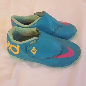Kevin Durant Nike sneakers kids size 9
